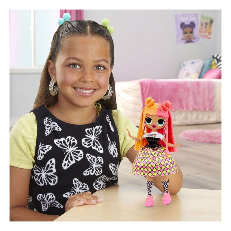 Load image into Gallery viewer, MGA Entertainment Surprise! O.M.G. HoS Neonlicious
