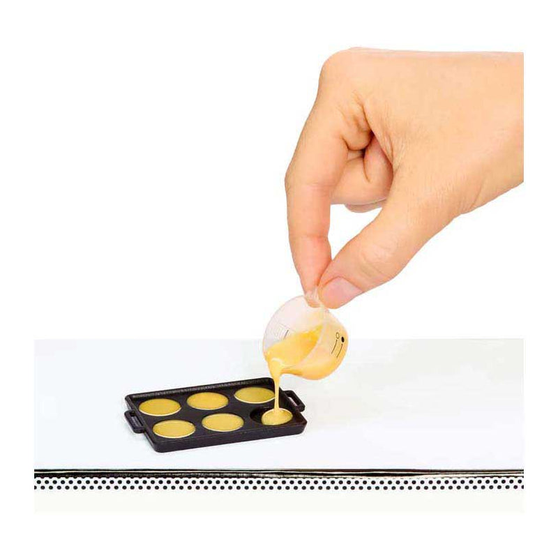Afbeelding laden in galerijviewer, Miniverse make it mini from scratch™ - serie 2 - knutselset - miniaturen maken van gebakjes
