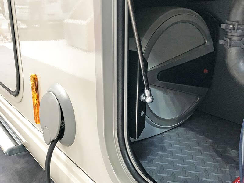Chargez l'image dans la visionneuse de la galerie, Automatische kabelhaspel met 15 meter neopreen kabel 3x 2.5mm²
