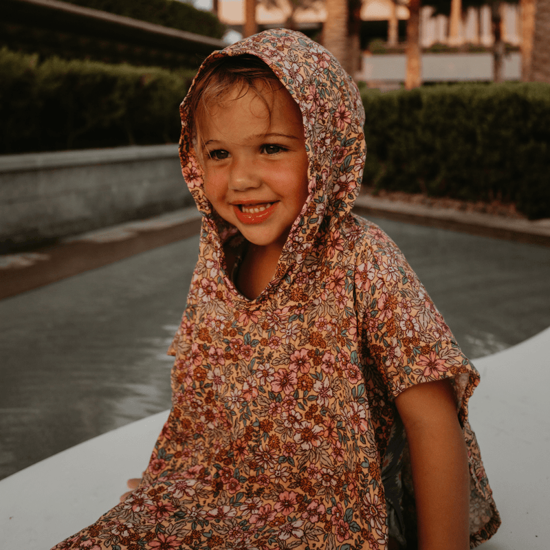 Load image into Gallery viewer, Blossom | meerkleurige hydrofiele strandponcho 50 x 50 cm
