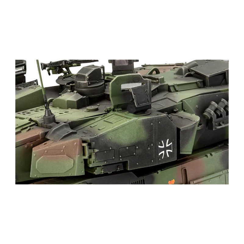 Load image into Gallery viewer, Revell modelbouwpakket - leopard 2a7a1 1:35 - 250dlg.

