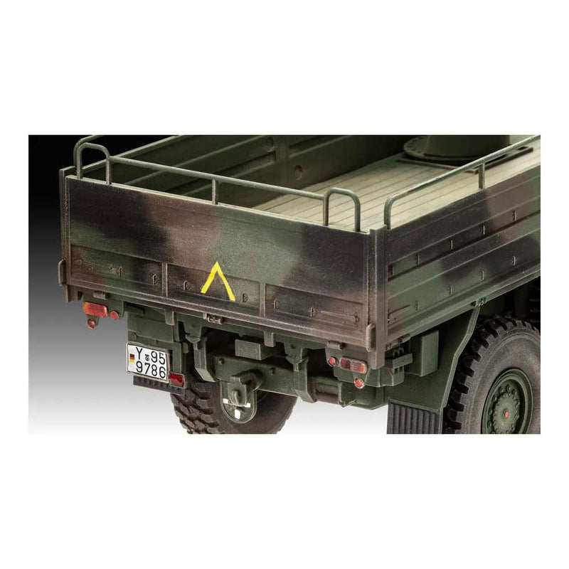 Load image into Gallery viewer, Revell modelbouwpakket - man 10t milgl truck 8x8 1:35 - 245dlg.
