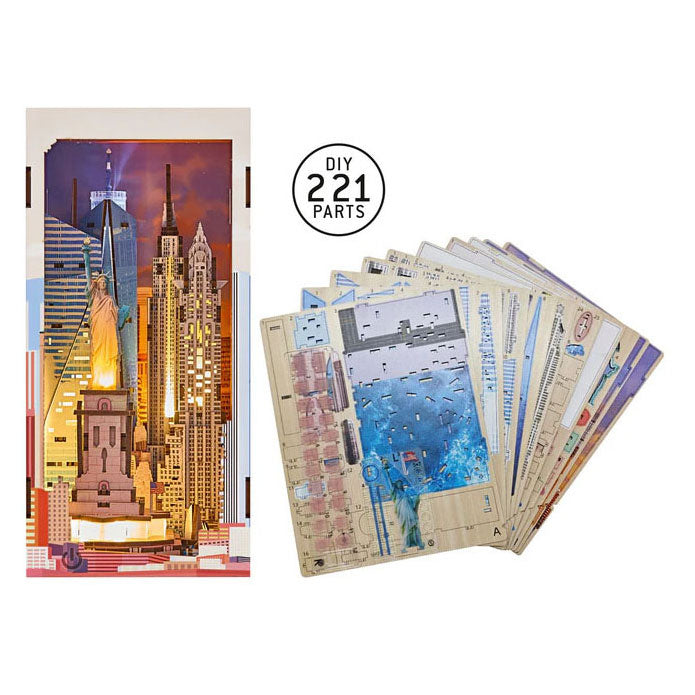 Load image into Gallery viewer, Revell tiny adventures book nook new york - 221dlg.
