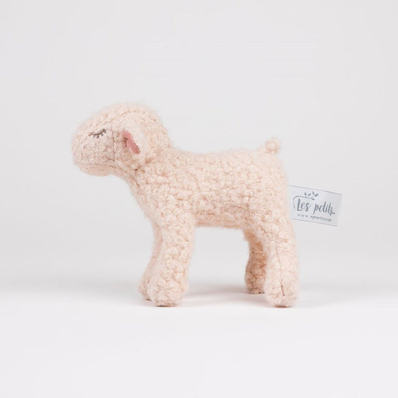 Afbeelding laden in galerijviewer, Egmont knuffel schaap mary. 16x9x16 cm.

