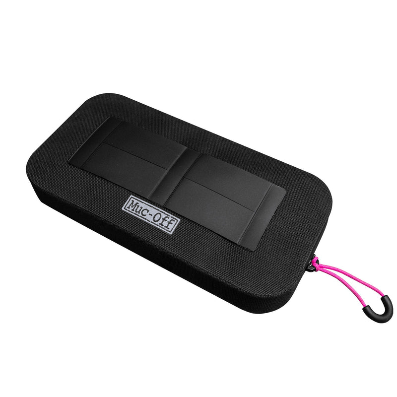 Afbeelding laden in galerijviewer, Muc-off essentials case waterproof essential case zwart
