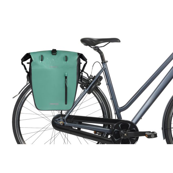 Load image into Gallery viewer, Basil enkele fietstas rivo l tarppaulin mik 25-31l 14 x 28 x 43 cm - groen zwart
