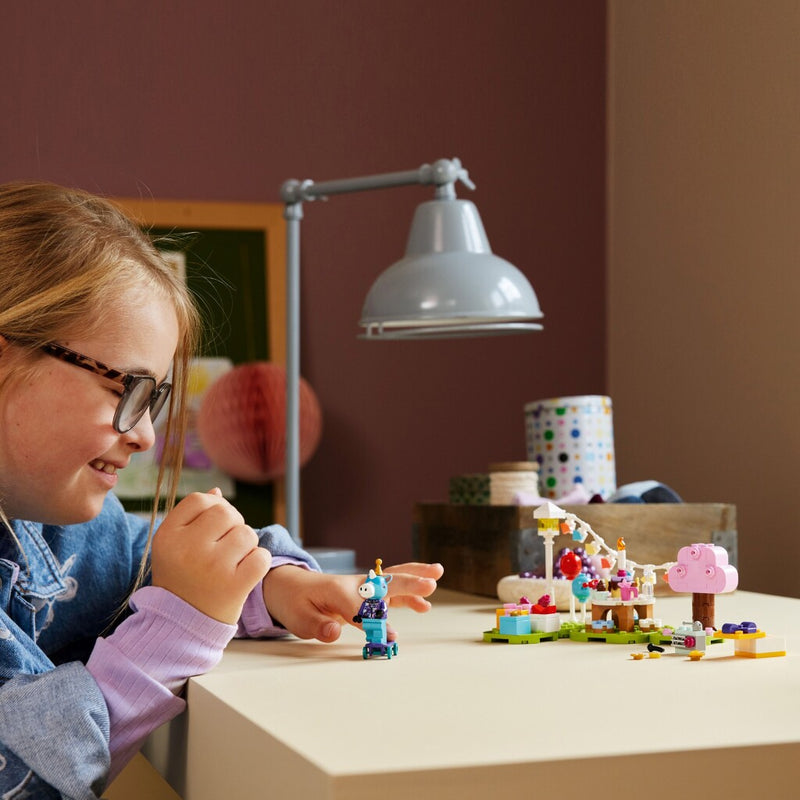 Load image into Gallery viewer, Lego animal crossing 77046 julian #039;s birthday party

