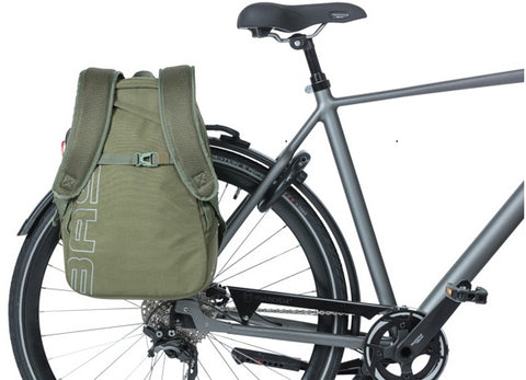 Fietsrugzak Basil Flex 17 liter 33 x 17 x 52 cm - forest groen