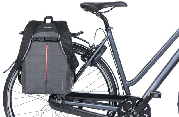 Load image into Gallery viewer, Basil B-Safe Commuter Nordlicht - compacte fietsrugzak voor elektrische fiets - 13L - zwart

