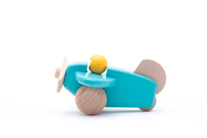Bajo houten vliegtuig met piloot blauw.