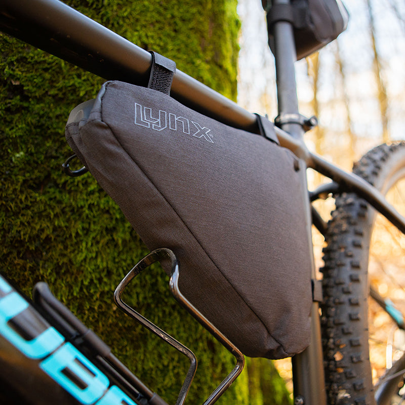 Load image into Gallery viewer, Lynx Driehoekige Frametas Smoky
