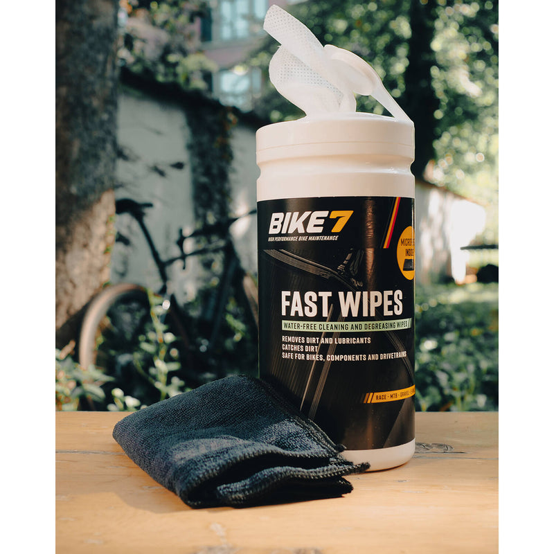 Load image into Gallery viewer, Bike7 - fast wipes pot met 70 doekjes inclusief microvezel poetsdoek
