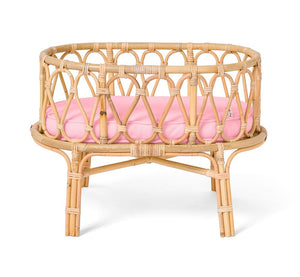 Rotan poppenwiegje met roze matrasje