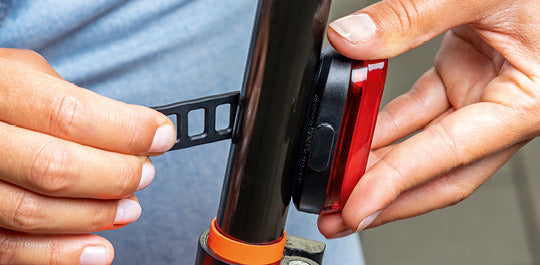 Load image into Gallery viewer, Sigma curve achterlicht led op batterij aan uit 17450
