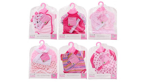 Pop kleren assortie op hanger. 40-45 cm.
