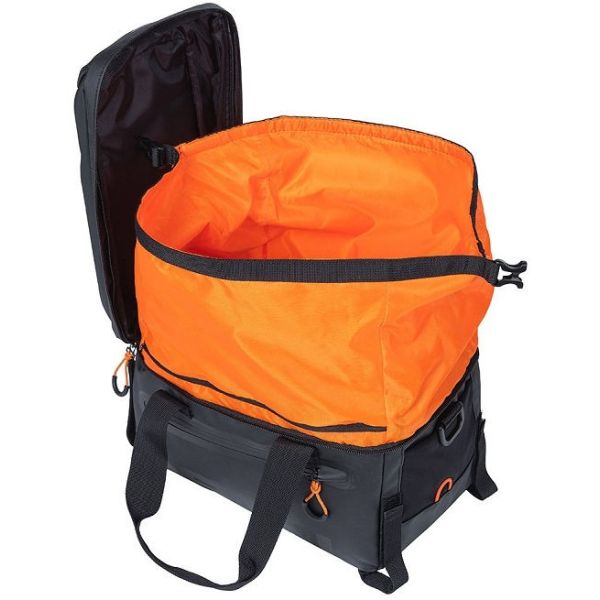 Afbeelding laden in galerijviewer, Basil Miles Bagagedragertas - sportieve fietstas voor heren en dames - zwart oranje - waterdicht - 7 liter
