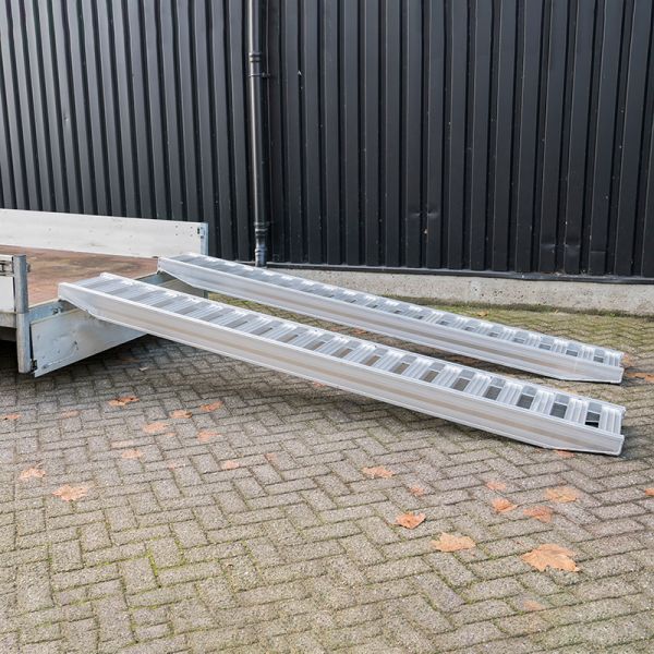 Load image into Gallery viewer, Oprijplank stuk 300 cm 2500kg.
