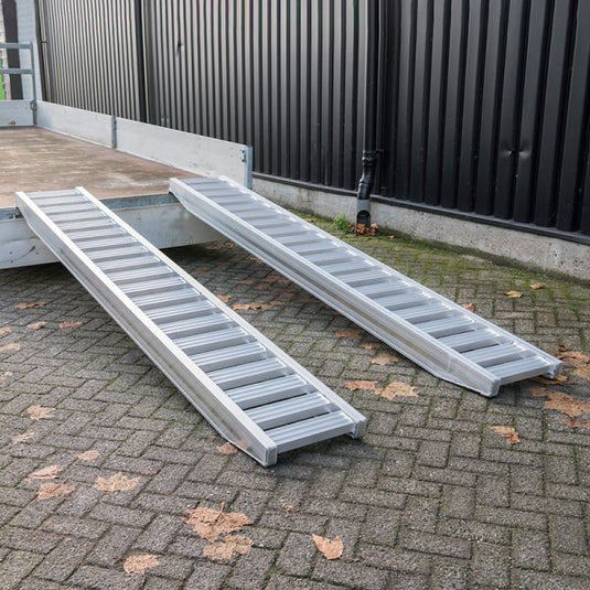 Oprijplank stuk 300 cm 2500kg.