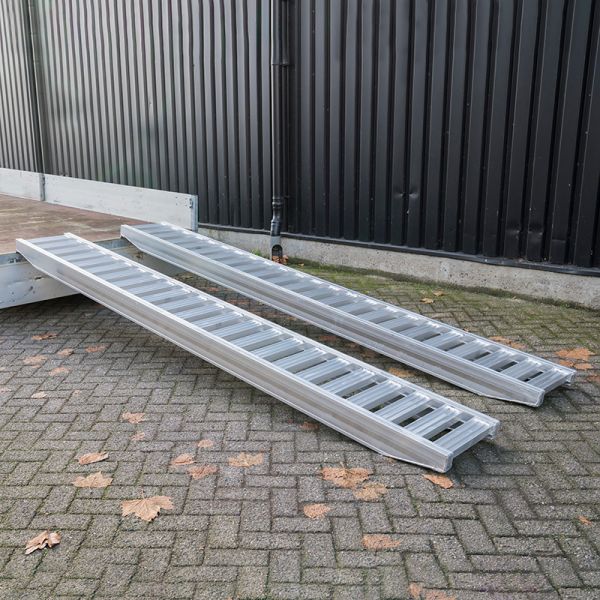 Load image into Gallery viewer, Oprijplank stuk 350 cm 2500kg.
