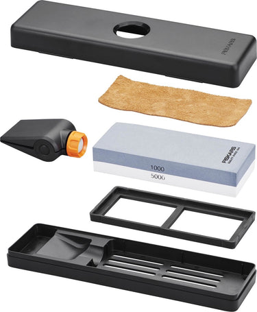 Fiskars messenslijper set - wetsteen premium - slijpsteen voor messen - met twee slijpsterktes, slijphoekgeleider en polijstleer