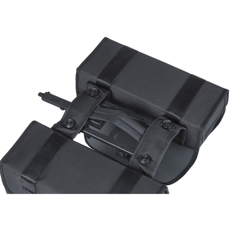 Cargue la imagen en el visor de la galería, Basil dubbele fietstas tour waterproof mik 28 liter 14 x 29 x 30 cm (2x) - zwart
