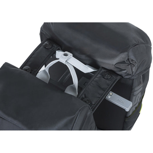 Basil dubbele fietstas miles 34 liter 13 x 26 x 35 cm (2x) - zwart lime