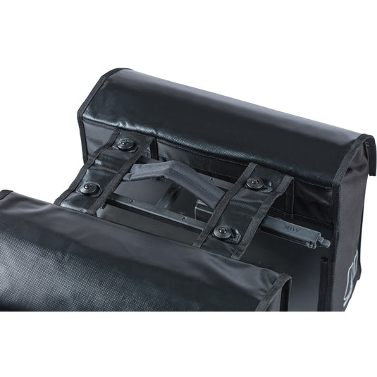 Basil dubbele fietstas urban load mik 48-53 liter - zwart