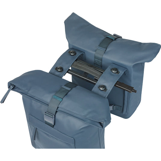 Basil dubbele fietstas brooklyn mik 41l 14 x 30 x 37 cm - blauw