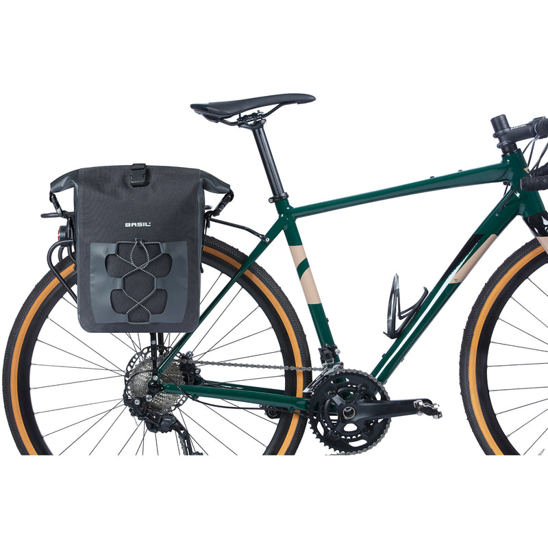 Load image into Gallery viewer, Basil tas navigator m enkel zwart | mik hooks | 15l
