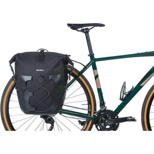 Basil tas navigator l zwart | mik hooks | 31l