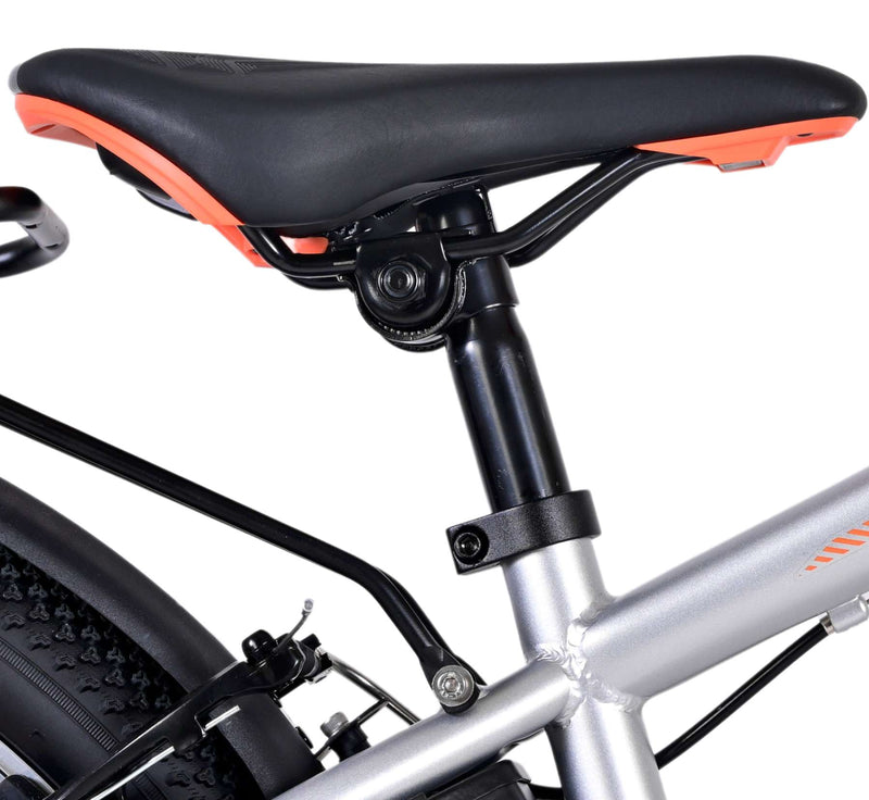 Load image into Gallery viewer, Volare Cross Kinderfiets Jongens 24 inch Zilver 18 versnellingen Twee handremmen
