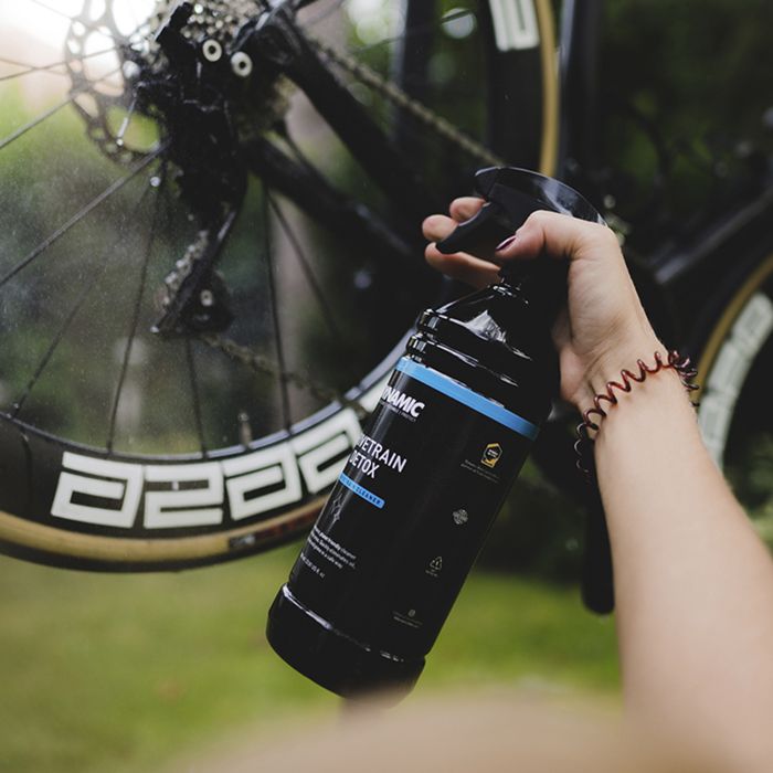 Afbeelding laden in galerijviewer, Dynamic drivetrain detox 1l - bio kettingreiniger - bio kettingontvetter
