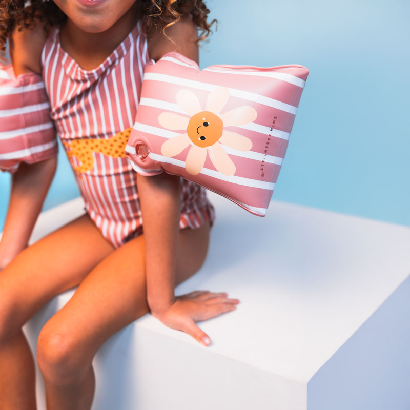 Load image into Gallery viewer, Daisy flower | paarse zwembandjes 2-6 jaar
