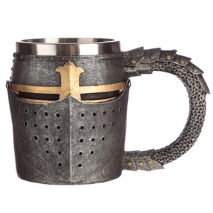 Middeleeuwse ridderhelm malienkolder decoratieve bierpul