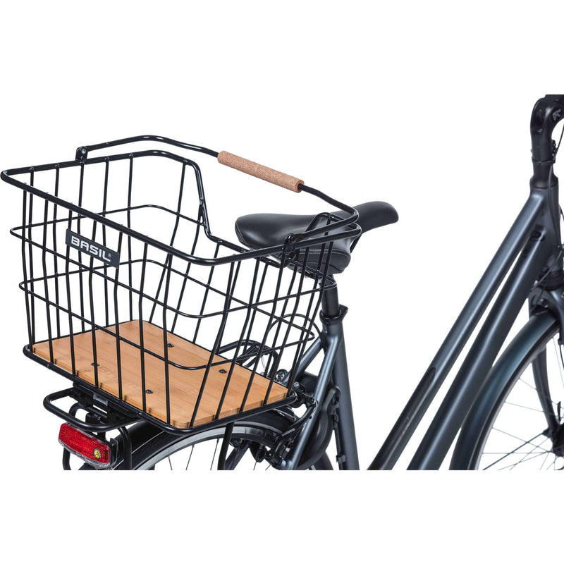 Afbeelding laden in galerijviewer, Basil fietsmand nordland mik 23 liter 23 x 33 x 19 cm voor- en of achterop zwart bruin
