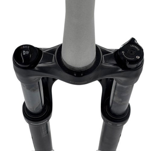 Chargez l'image dans la visionneuse de la galerie, Rockshox voorvork judy silver 29 t100 disc tap. qr zwart oem
