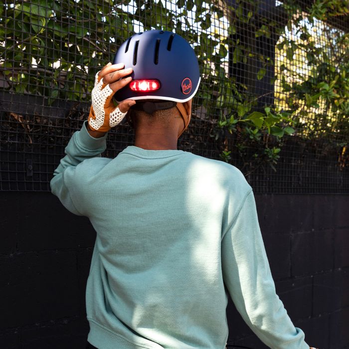 Load image into Gallery viewer, Thousand helmet light - stealth black
