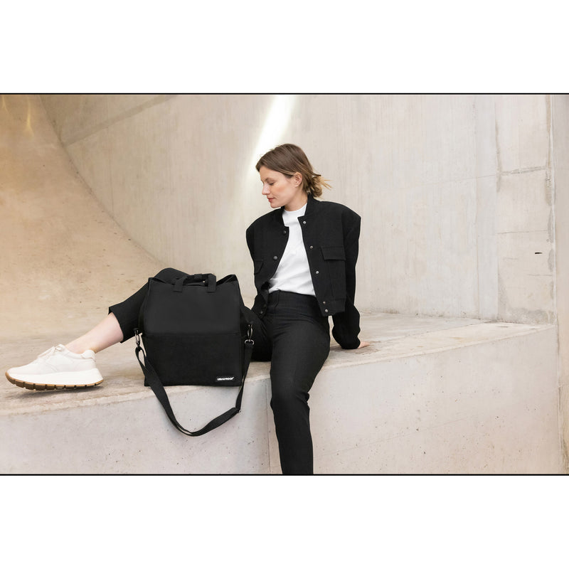 Cargue la imagen en el visor de la galería, Dutchperfect urbanproof draagtas city tote recycled 22l zwart
