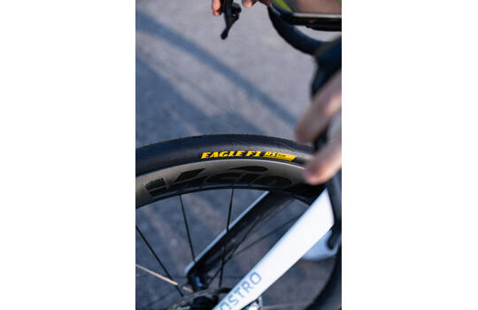 Cargue la imagen en el visor de la galería, Goodyear - eagle f1 rs tlr 700x30c
