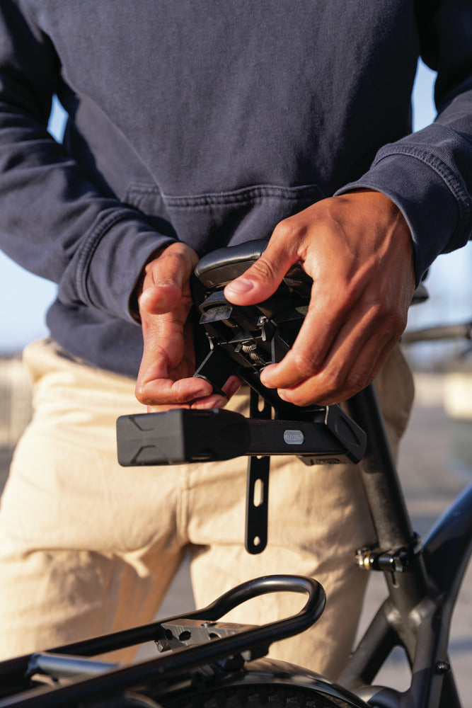 Load image into Gallery viewer, Abus sh-sf adapter for saddle mount incl. rain cover
