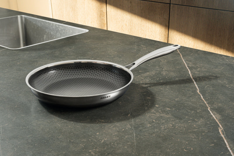 Load image into Gallery viewer, Arbaer koekenpan inductie ø 28 cm met honingraat anti-aanbaklaag
