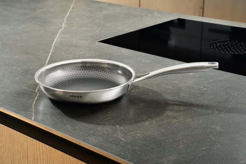 Load image into Gallery viewer, Arbaer koekenpan inductie ø 24 cm met honingraat anti-aanbaklaag
