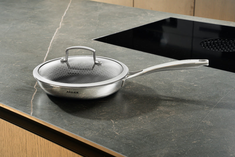 Load image into Gallery viewer, Arbaer koekenpan inductie ø 24 cm met honingraat anti-aanbaklaag met deksel
