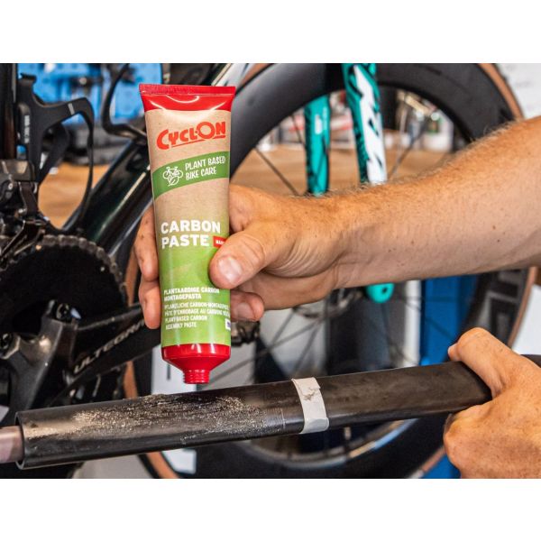 Load image into Gallery viewer, Cyclon Carbon montagepasta plant based tube 150ml
