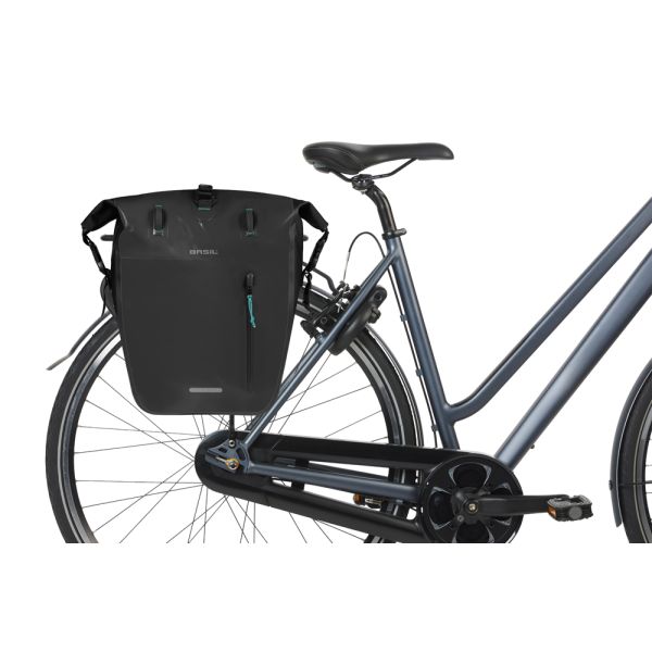 Afbeelding laden in galerijviewer, Basil enkele fietstas rivo l tarpaulin mik 25-31l 14 x 28 x 43 cm - zwart
