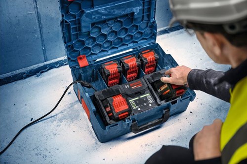 Afbeelding laden in galerijviewer, Bosch blauw 18v 8,0ah accu starterset exba18v-80 2-320 | 2x 8.0ah exba18v-80 accu + lader exal18v2-320 - 1600a0373x
