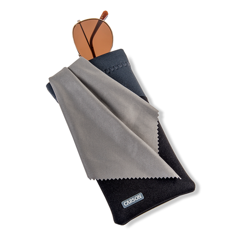 Load image into Gallery viewer, Carson neoprene brillenhoesje met microvezeldoekje - zwart grijs
