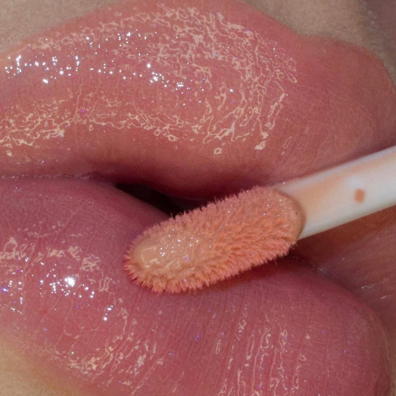 Load image into Gallery viewer, Claresa volumizing lipgloss chill out 12 at ease 5ml
