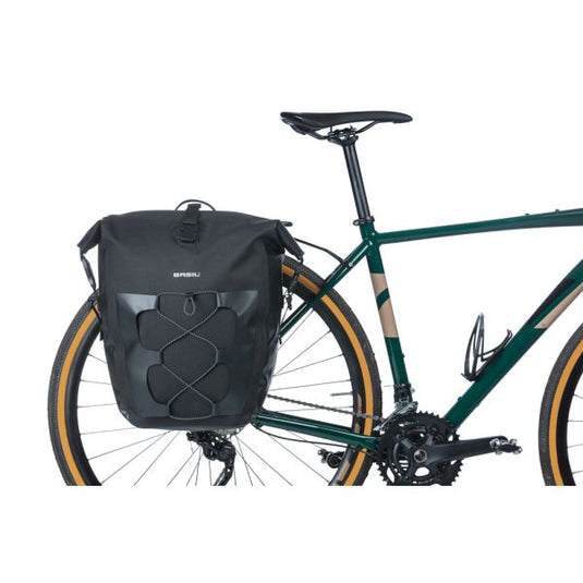 Basil tas navigator l zwart | mik hooks | 31l