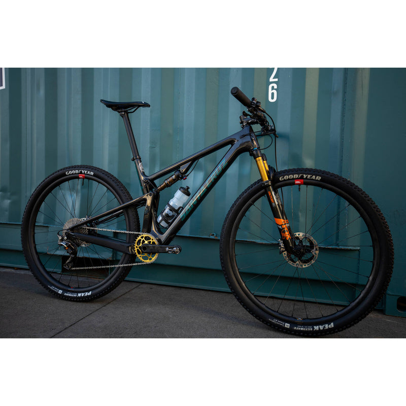 Laden Sie das Bild in Galerie -Viewer, Goodyear - peak ultimate tlc 27.5x2.25
